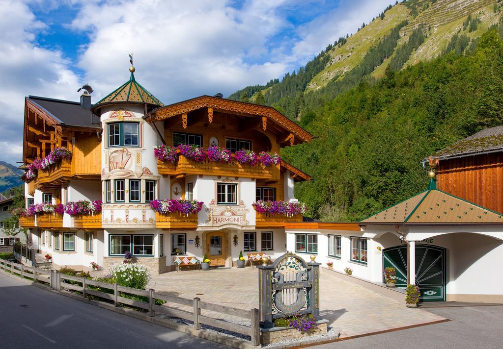 Ferienschloessl Harmonie Hotel Holzgau Exterior photo
