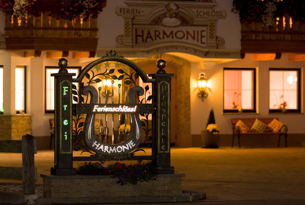 Ferienschloessl Harmonie Hotel Holzgau Exterior photo