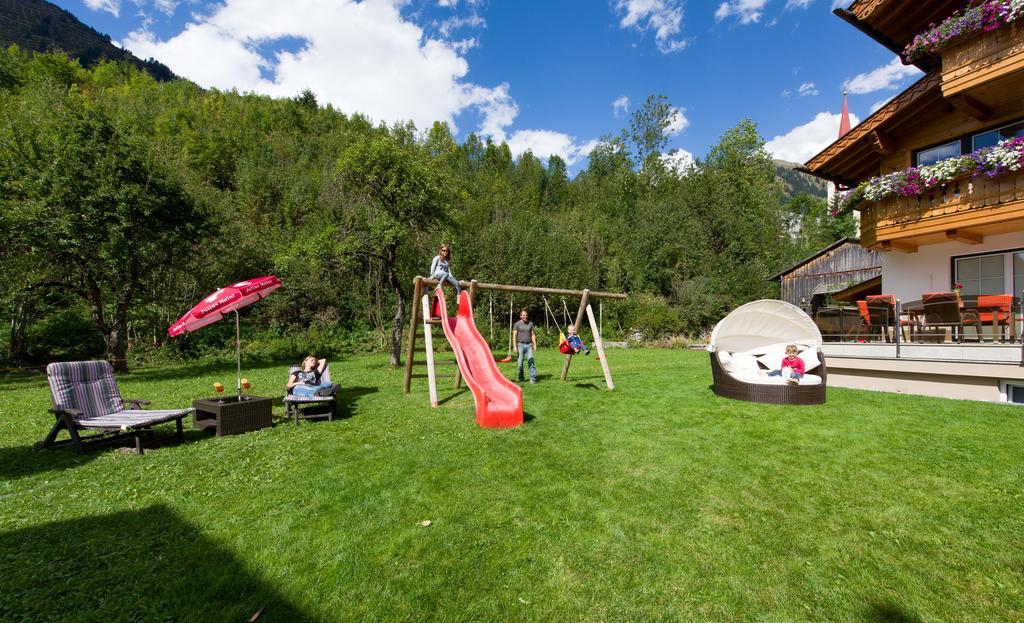 Ferienschloessl Harmonie Hotel Holzgau Exterior photo